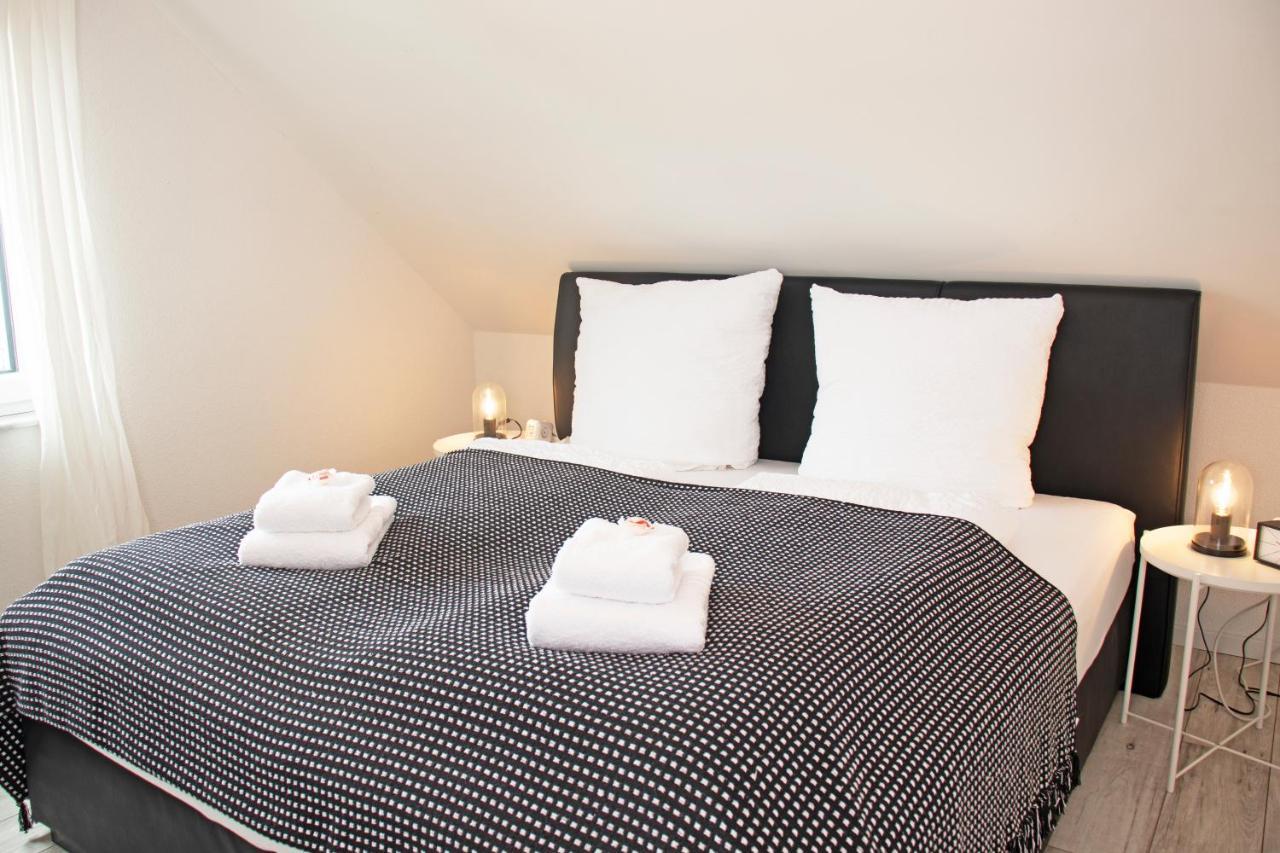 BlackNCozy - Design Appartement mit Boxspringbett und Balkon Lörrach Exterior foto