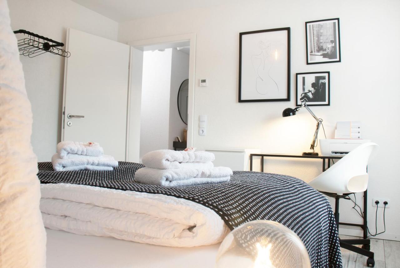 BlackNCozy - Design Appartement mit Boxspringbett und Balkon Lörrach Exterior foto