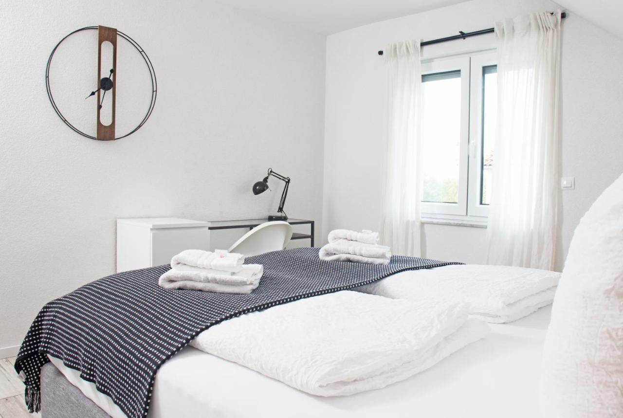 BlackNCozy - Design Appartement mit Boxspringbett und Balkon Lörrach Exterior foto