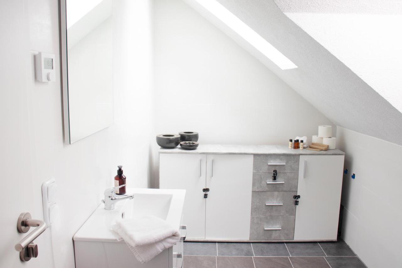 BlackNCozy - Design Appartement mit Boxspringbett und Balkon Lörrach Exterior foto